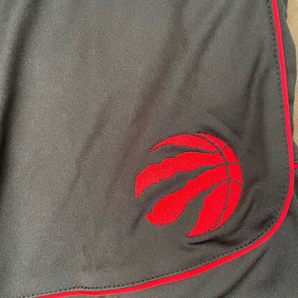 Toronto Raptors Jersey & Shorts Set - Picture 4 of 5
